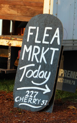 Cropped FLEA MARKET Sign