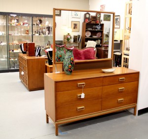5-pc Cherry Bedroom Suite - Kipp Stewart for Drexel (Dresser with Mirror shown)