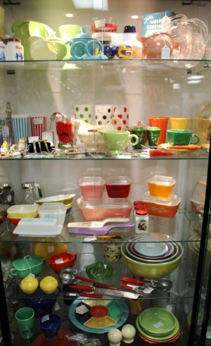 Vintage Pyrex and Fiestaware ~ Dealer 4