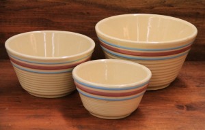 Set of Three Watt Nesting Bowls