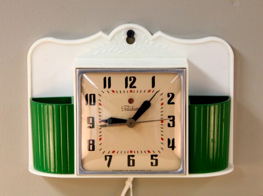 Vintage Green Telechron Kitchen Clock - Runs!