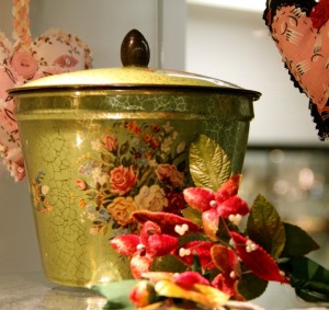 Vintage Floral Tin with Lid